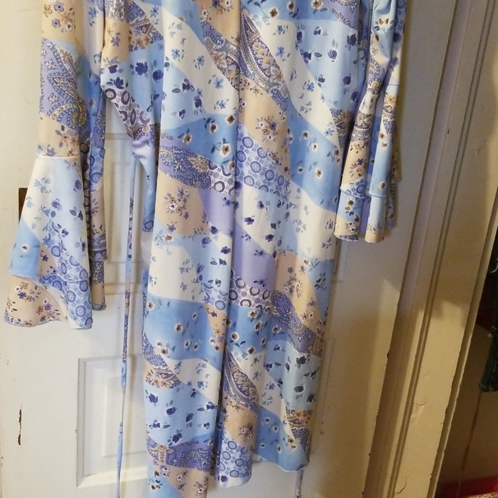 Dress - Picture 4 of 4